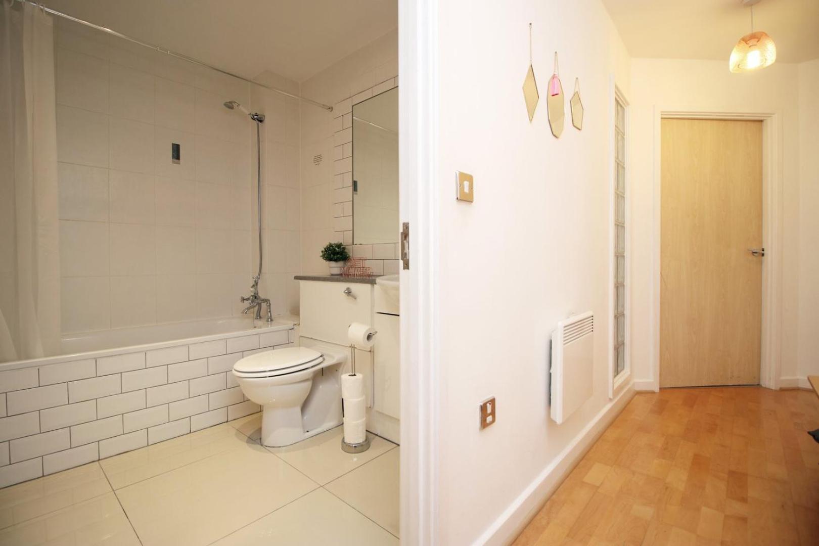 Centrally Located Spacious 2Br | Cohost Partners Cardiff Exterior photo